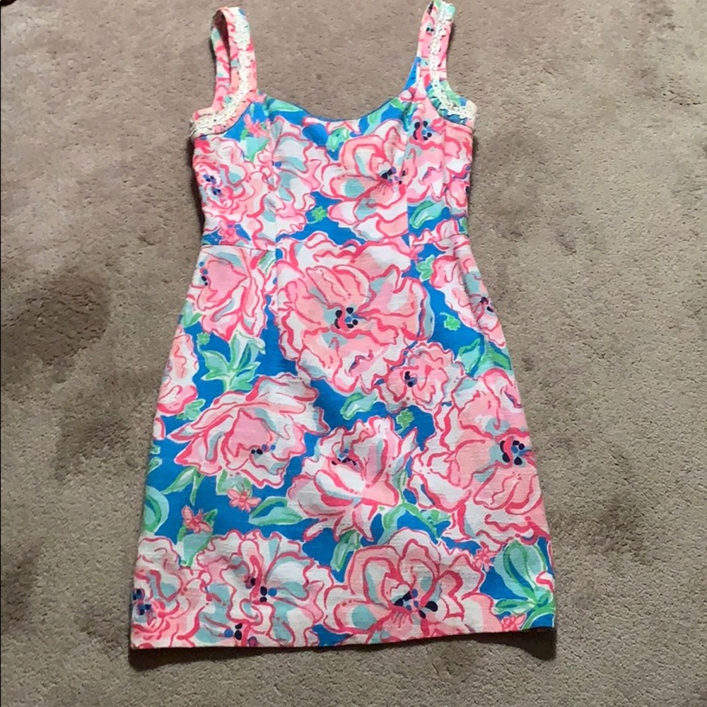 Lilly Pulitzer shift dress in floral pattern